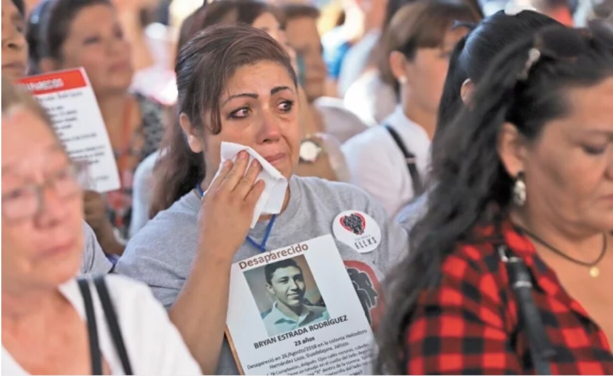 Familiares de desaparecidos reclamaron al mandatario que aún haya agentes del Ministerio Público —sobre todo en la región Valles— que se rehúsen a recibir de inmediato las denuncias. Foto/CARLOS ZEPEDA. EL UNIVERSAL
