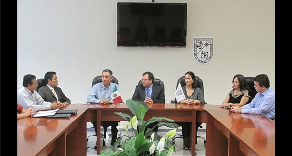 Firman convenio IEQ y UAQ