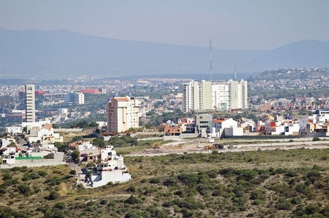 Buscan invertir en sector automotriz