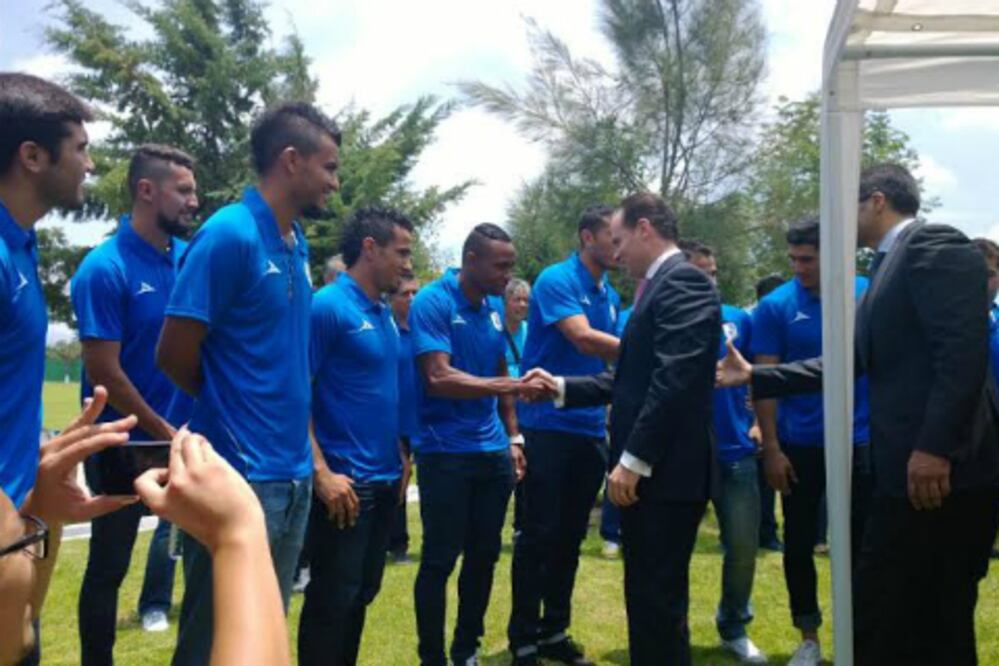 Se presenta nuevo dueño de Gallos Blancos