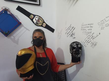 El café se sirve a dos de tres caídas bajo el ring