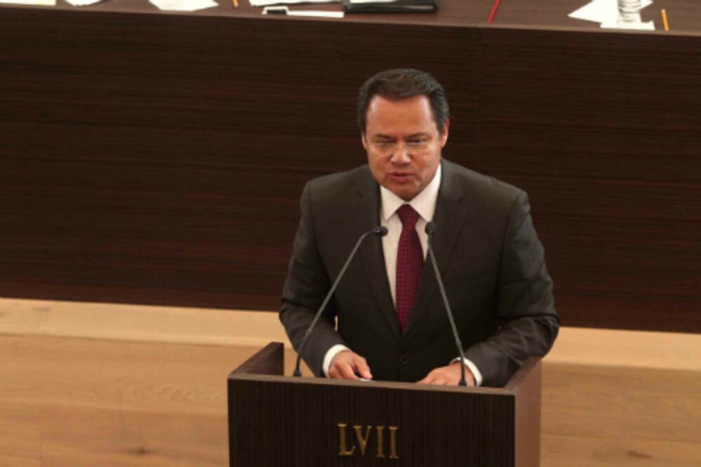 Renuncia Lomelí a bancada panista