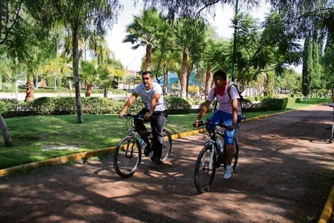 Pedalean por el rescate de parques