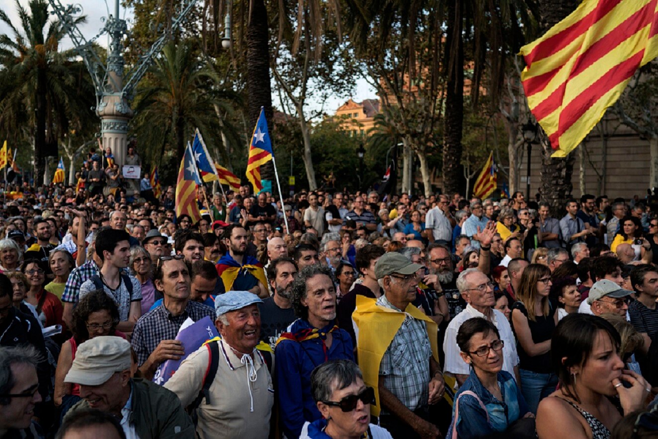 Discurso de Puigdemont sobre Cataluña se retrasa en medio de gran expectación