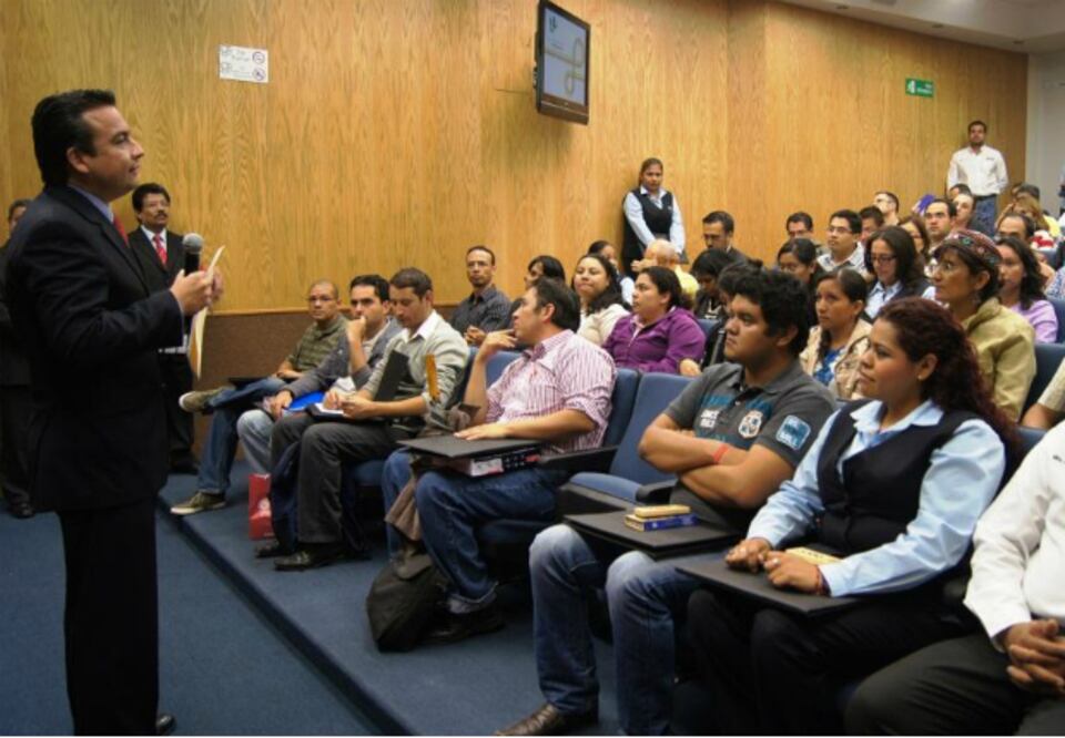 Realiza UPQ curso de inducción para docentes y alumnos