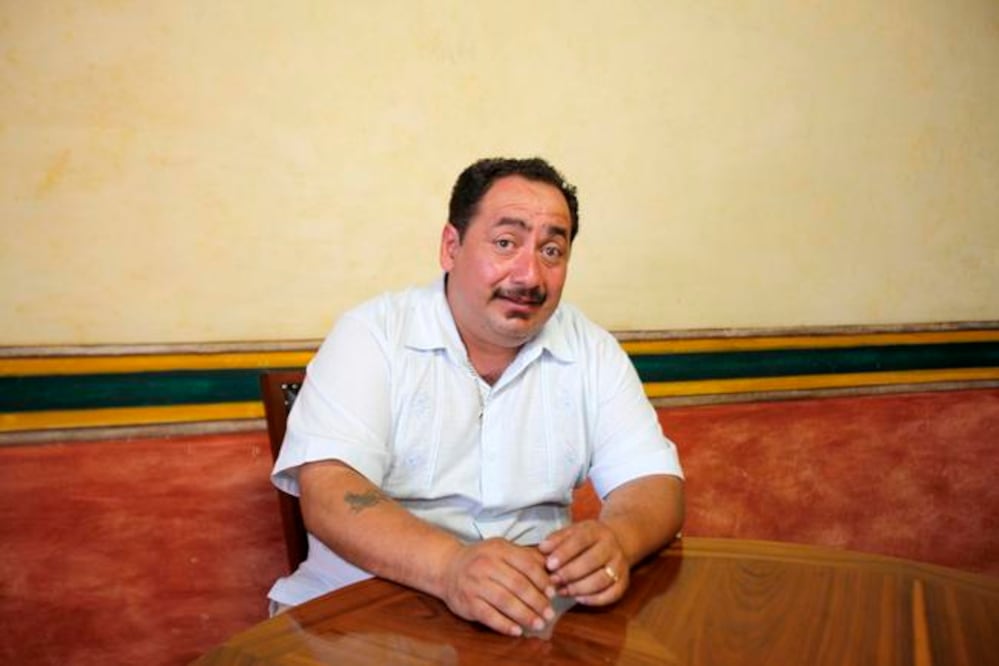 José Juan afirma que el tabaco es un asesino silencioso, lo ha experimentado en carne propia con la muerte de su madre, que no pudo recuperarse de una operación por ser fumadora. / Foto: Guillermo González