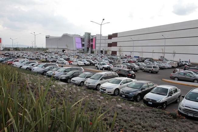 Estacionamientos y gobierno firman pacto por gratuidad