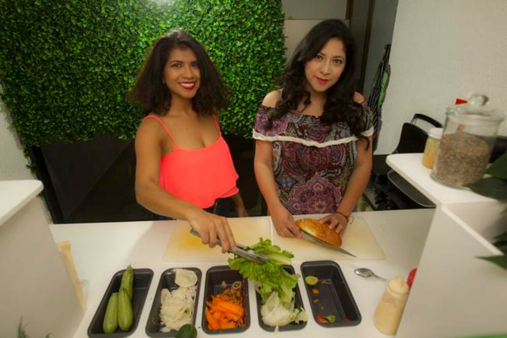 Las emprendedoras confiesan que su mayor reto es que a la gente le interesen los alimentos saludables. Foto: Demian Chávez