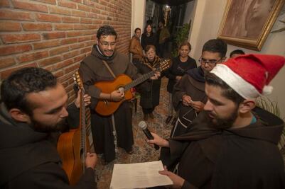 Vecinos celebran posada en La Santa Cruz 