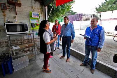 Entregan en SJR apoyos en especie a los damnificados