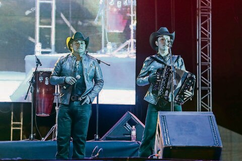 Rojo Tabaco, contra maltrato de la mujer