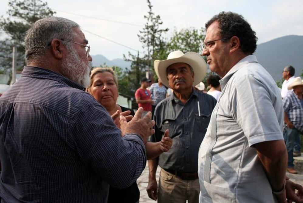Herrera Ruiz planteó a habitantes de la Sierra Gorda la posibilidad de explotar los bosques de manera sustentable. Foto: Especial
