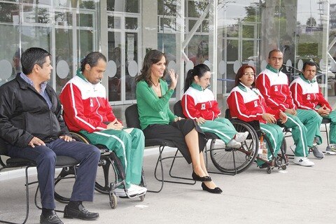 Abanderan a delegación