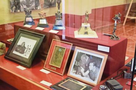 Donan premios del cineasta Rosalío