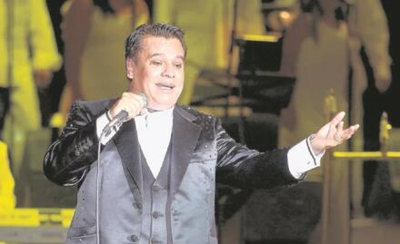 Representante de Juan Gabriel invita a AMLO "reaparición" del cantante
