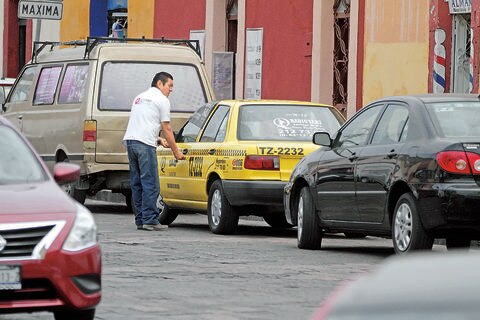 Piden taxistas instalar botón de pánico en unidades
