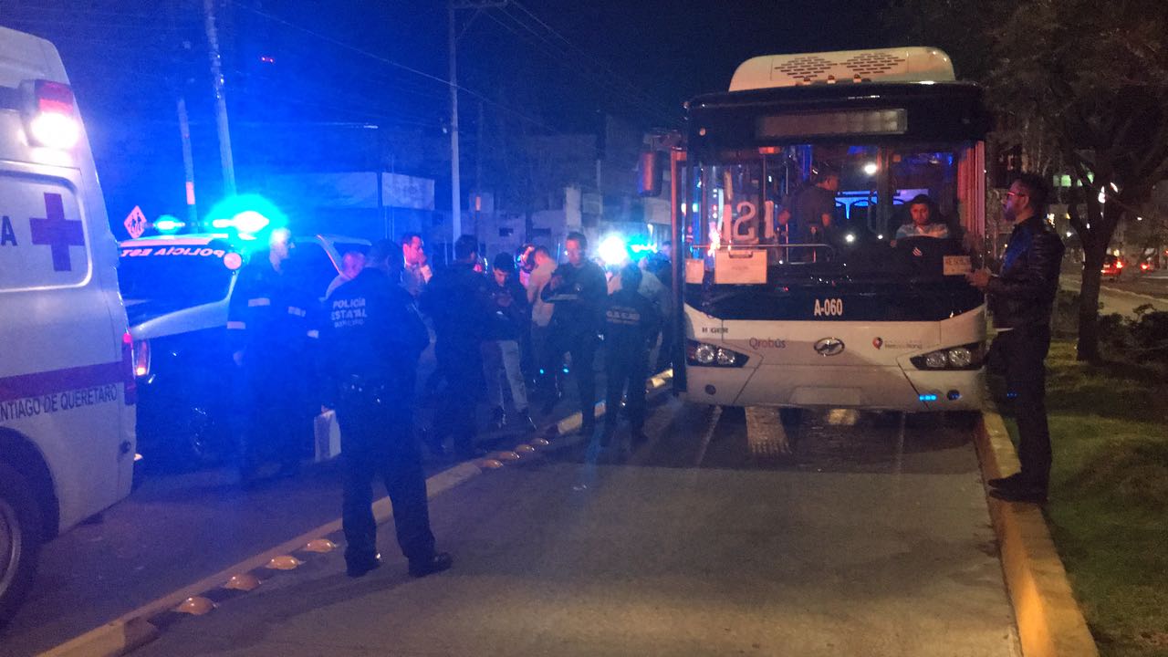 Arrolla QroBús a mujer en Constituyentes