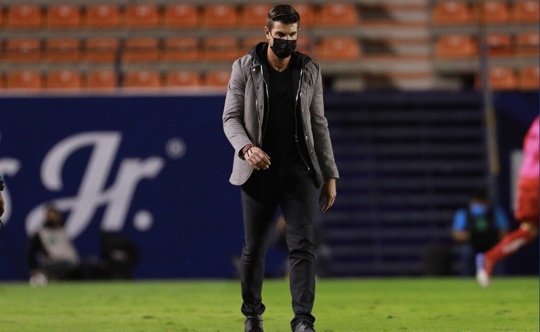 Alex Diego deja de ser el entrenador del Querétaro