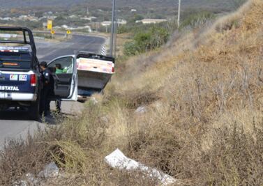 Vuelca camioneta en el Fray Junípero