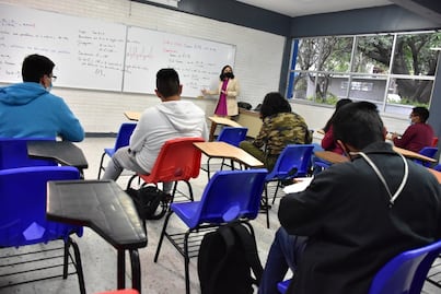 No se debe “echar campanas al vuelo”, dice la UAQ ante el regreso presencial