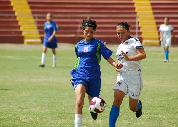 Estudiantes FC gana en casa