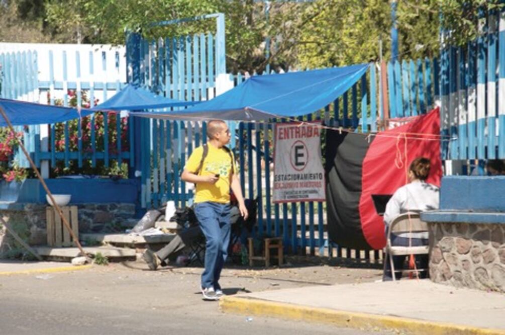 STEUAQ no acepta cambio en cláusula