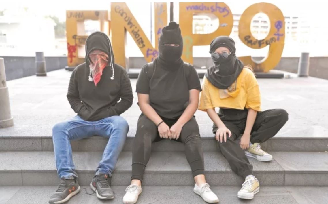 Maestros espiaban con cámaras ocultas a alumnas en Prepa 9