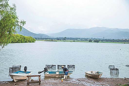 Desfogan presa para evitar riesgos
