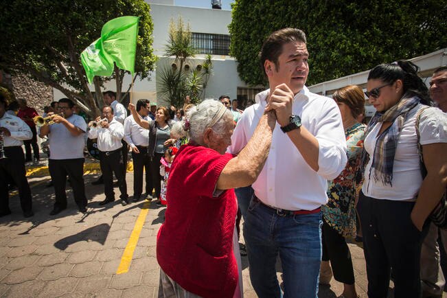 Astudillo Suárez recibe el respaldo de restauranteros