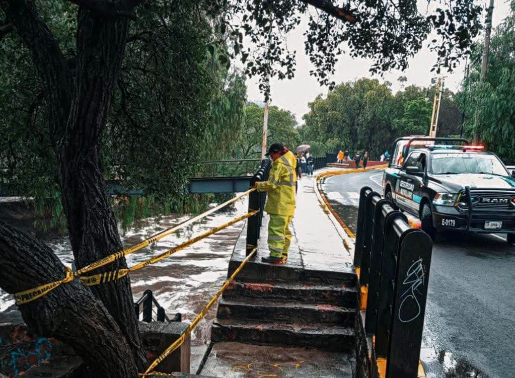 Realizan desfogue controlado en presas y bordos de El Marqués. FOTO. ESPECIAL