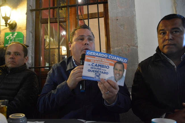 El diputado Gerardo Cuanalo Santos dijo que no dejará su cargo, pues la ley electoral no los obliga a hacerlo para buscar una candidatura (MARIO VALDES. EL UNIVERSAL)