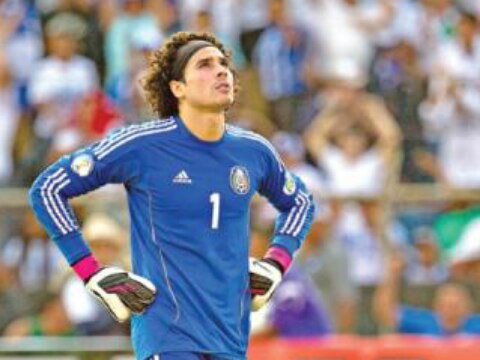 Críticas a la postura de Memo Ochoa