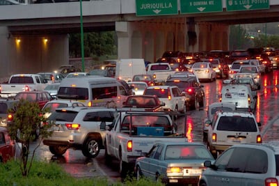 Crecen conflictos en vialidades por aumento de autos en Querétaro