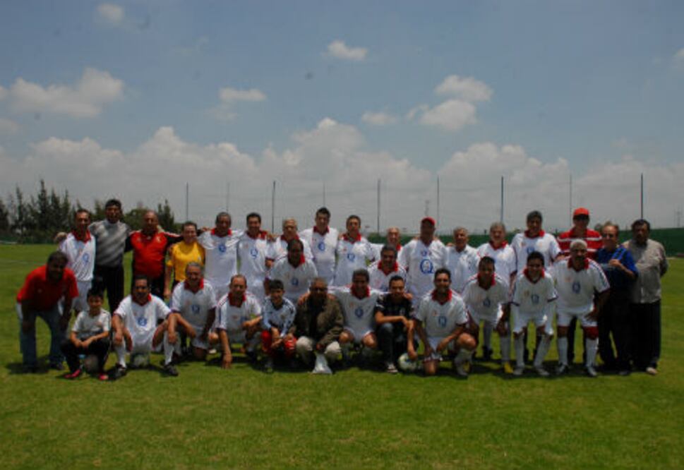 Gallos Blancos celebra 63 años