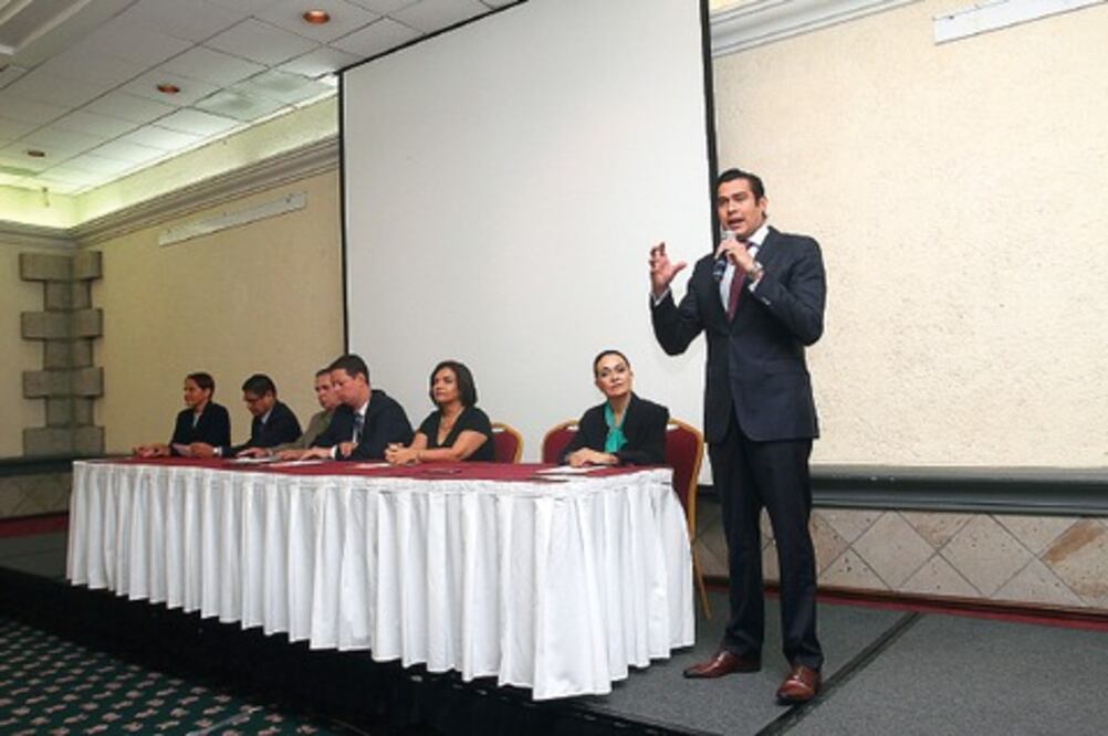 Tratan tema de violencia