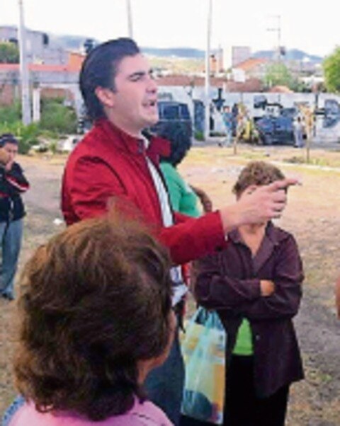 Visita líder de CNOP colonias de Félix Osores