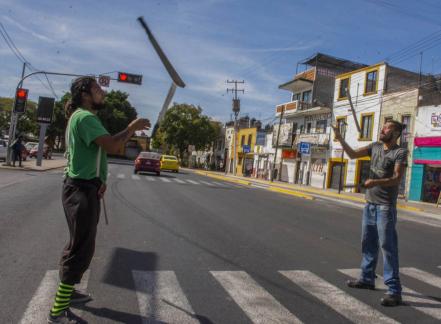 Se ganan la vida a machetazos en Querétaro 