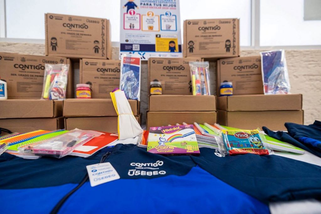 Concluye la entrega de útiles y uniformes escolares en Querétaro