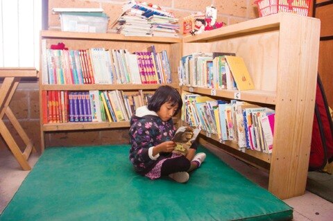 Brinda educación a niños