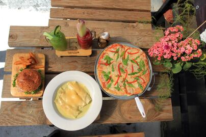 Un espacio con muchos ambientes