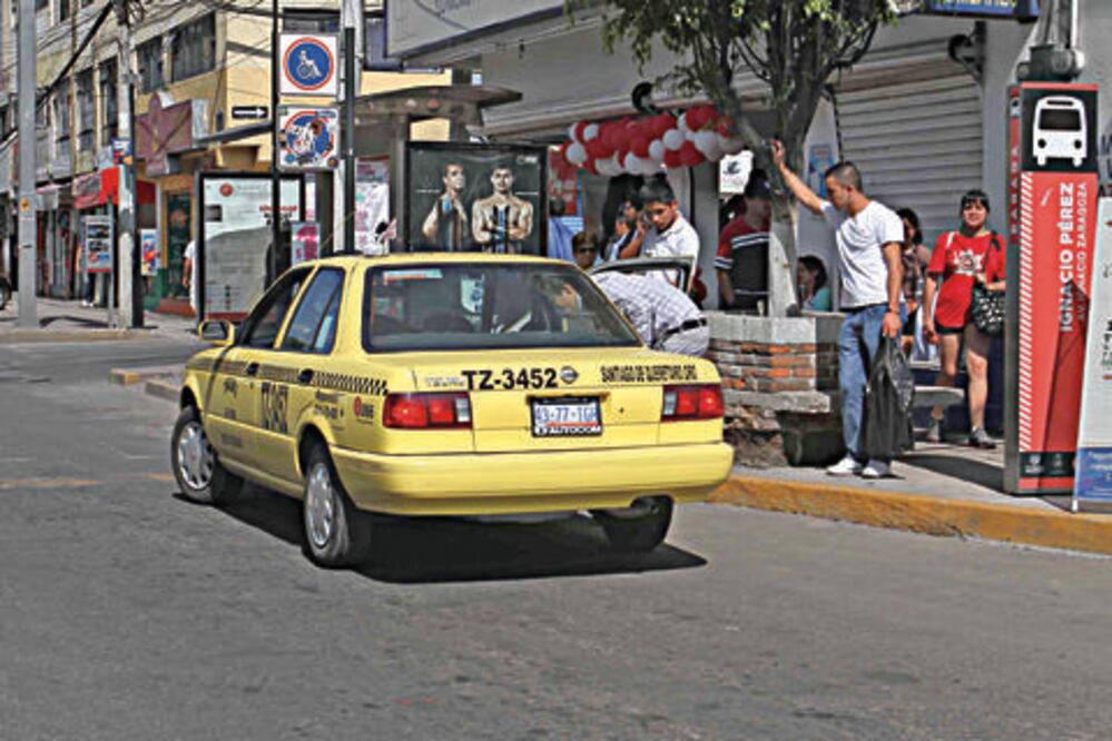 Divide opinión alza en tarifa de taxis entre usuarios y choferes