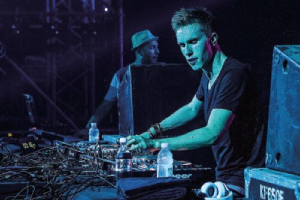  Bailan toda la noche... y parte de la mañana 