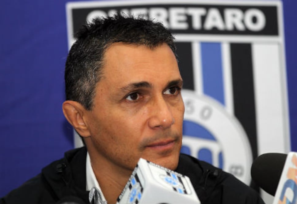 Ambriz, firme en el banquillo