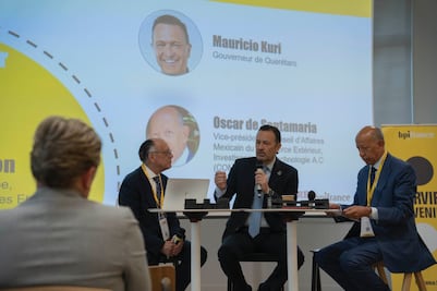 En Francia, Mauricio Kuri expone estrategia de competitividad para Querétaro