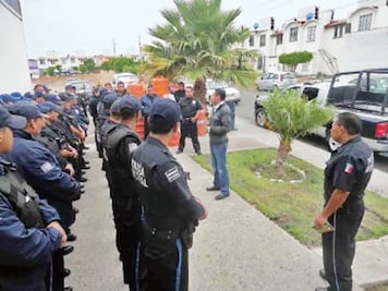 Visitan módulos de policía en SJR