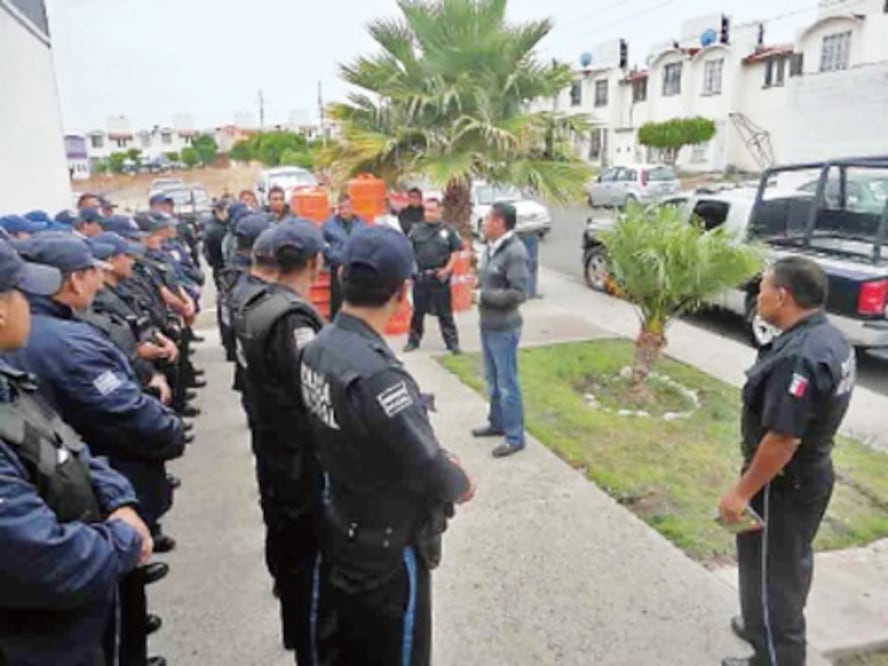 Visitan módulos de policía en SJR
