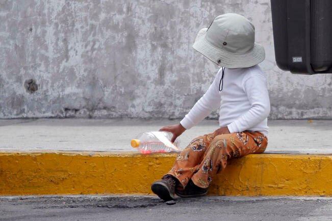 Se unirán DIF y UAQ en ayuda de menores en situación de calle