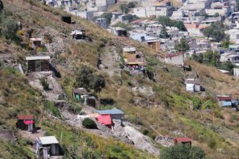 Se reducirá 25% de la población en asentamientos irregulares