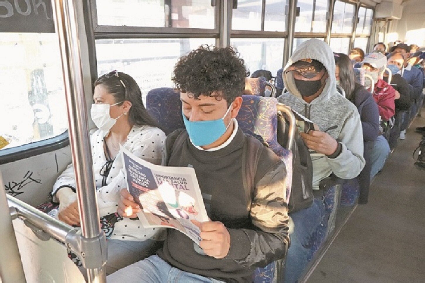 Distribuirán cubrebocas en el transporte público