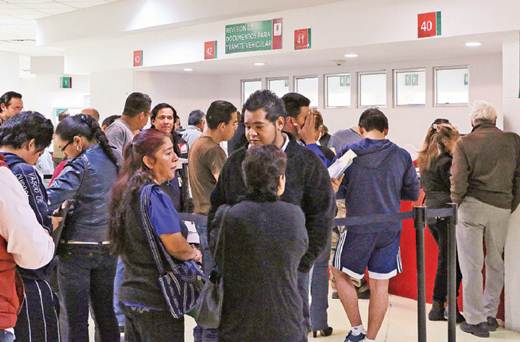 Recaudan 230 mdp por refrendo vehicular